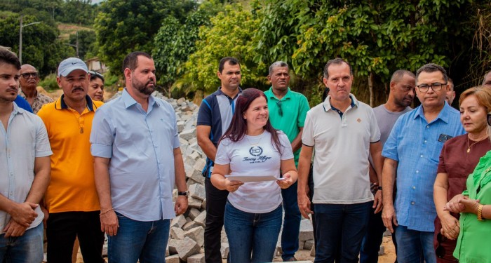 Prefeita Lívia Carla impulsiona desenvolvimento com pavimentação do Povoado Santa Rosa em Barra de Santo Antônio