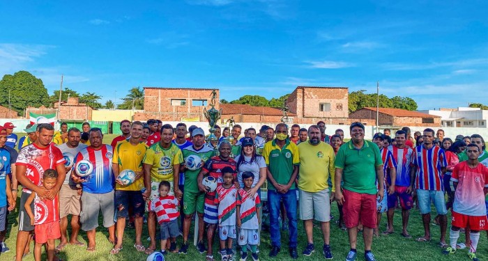 Barra de Santo Antônio: Prefeita Lívia Carla participa da cerimônia de abertura do Campeonato Barrense de Futebol