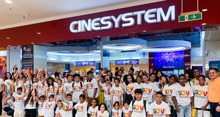 DIVERSÃO: Colônia de Férias leva crianças e adolescentes da Barra de Santo Antônio ao cinema
