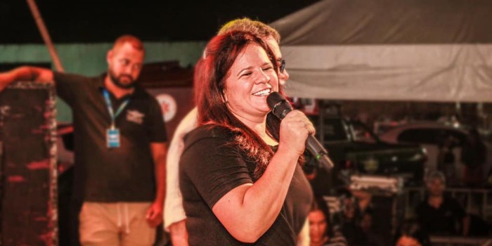 Verão na Ilha: Grandes atrações animam noite de shows em Barra de Santo Antônio