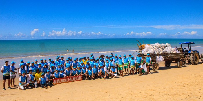 Voluntários e Prefeitura unem-se para limpeza da Praia de Carro Quebrado com o apoio do Hotel Vila Galé