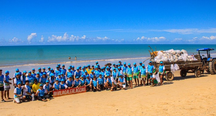 Voluntários e Prefeitura unem-se para limpeza da Praia de Carro Quebrado com o apoio do Hotel Vila Galé