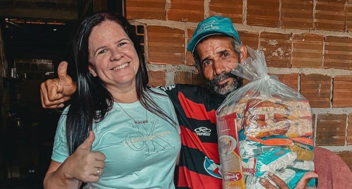 BARRA DE SANTO ANTÔNIO: Prefeita Lívia Carla leva assistência às famílias da Comunidade Vila São Pedro (Xié) com entrega de cestas básicas.