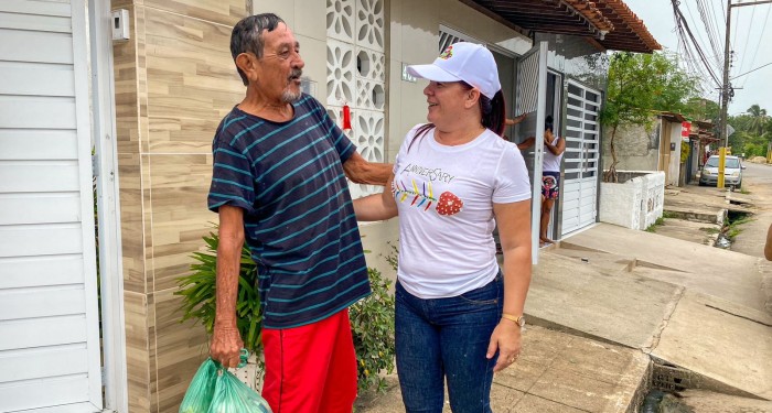 Semana Santa: Prefeita Lívia Carla realiza distribuição de peixe para os barrenses