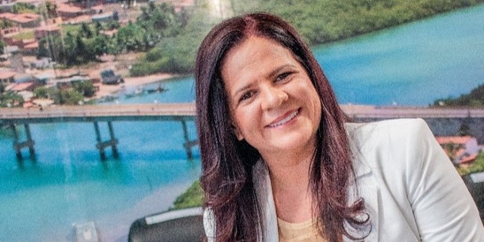 Lívia Carla assume segundo mandato como prefeita da Barra de Santo Antônio
